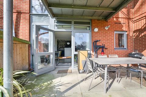 2 bedroom flat for sale, Southwold Road, LONDON E5