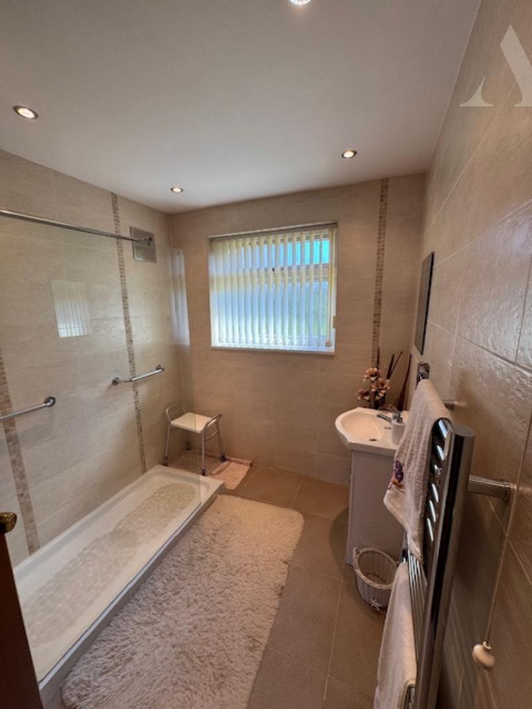 71 Twycross Shower Room