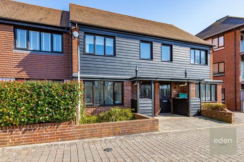 3 bedroom terraced house for sale, Derby Drive, Leybourne, ME19