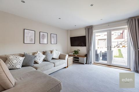 3 bedroom terraced house for sale, Derby Drive, Leybourne, ME19