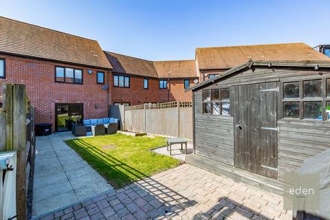 3 bedroom terraced house for sale, Derby Drive, Leybourne, ME19