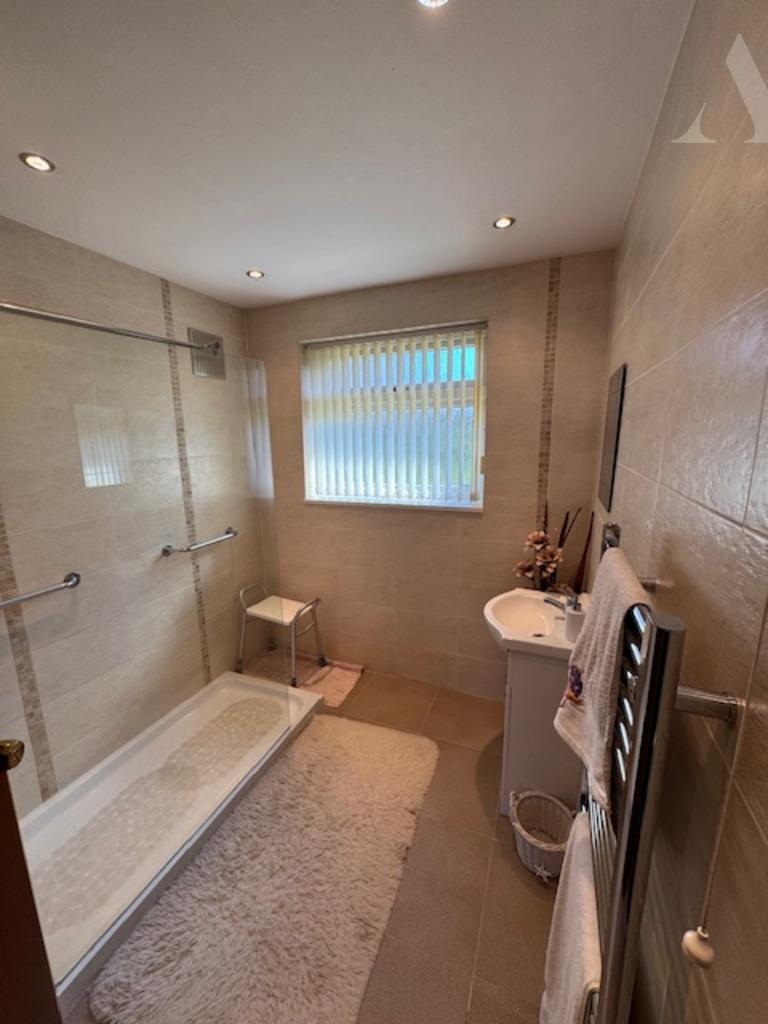 71 Twycross Shower Room