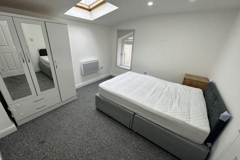 1 bedroom flat to rent, Clifton Street, Roath, Roath