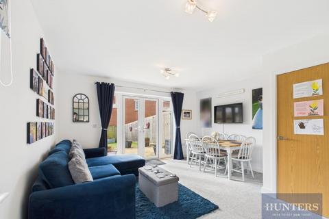 3 bedroom townhouse to rent, Hunts Grove Drive, Hardwicke, Gloucester