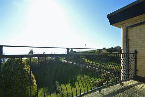 2 bedroom apartment for sale, FANTASTIC SEA VIEWS * SHANKLIN