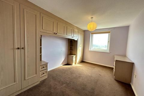 2 bedroom apartment to rent, Kersal Way, Salford