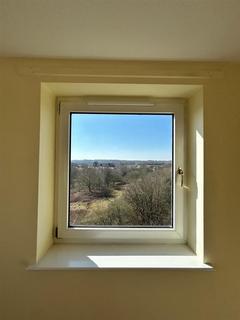 2 bedroom apartment to rent, Kersal Way, Salford