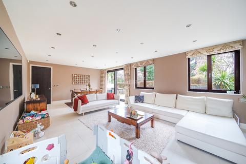 2 bedroom apartment for sale, Hampstead Garden Suburb / East Finchley borders N2