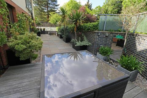 2 bedroom apartment for sale, Hampstead Garden Suburb / East Finchley borders N2