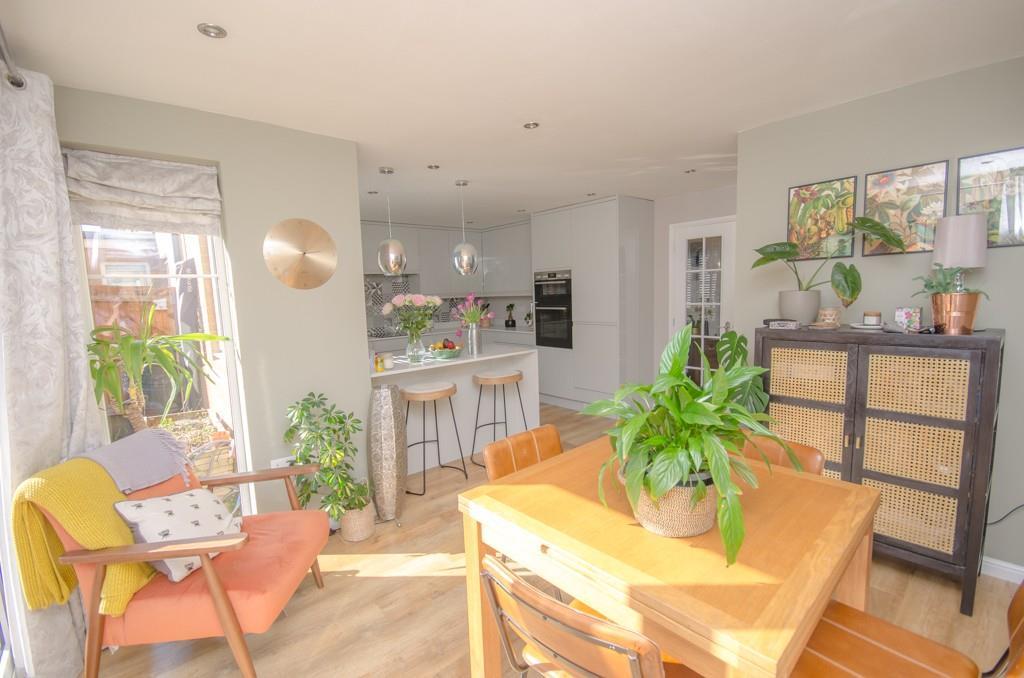Dining area pic 2.jpg