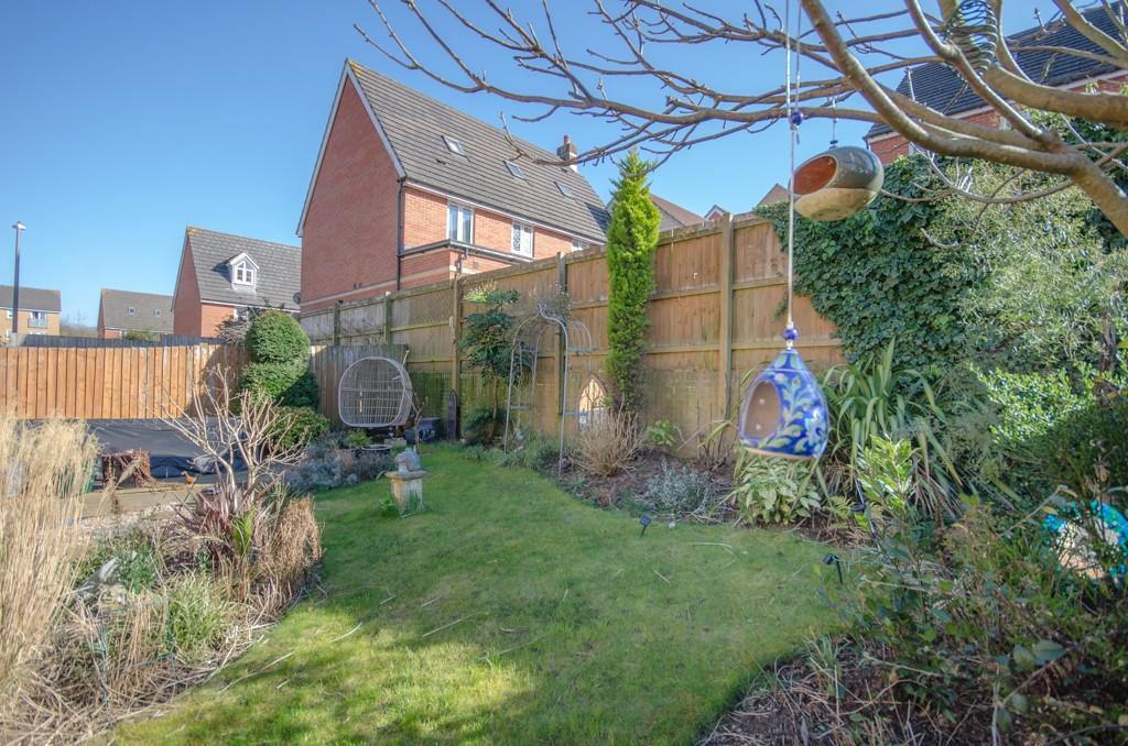 Rear garden pic 2.jpg