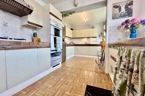 3 bedroom semi-detached house for sale, Meadow Close, Stalbridge