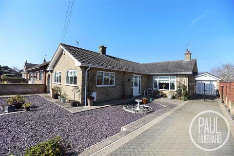 2 bedroom detached bungalow for sale, Fairfield Drive, Lowestoft