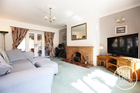 2 bedroom detached bungalow for sale, Fairfield Drive, Lowestoft