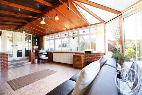 2 bedroom detached bungalow for sale, Fairfield Drive, Lowestoft