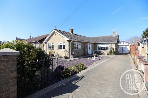 2 bedroom detached bungalow for sale, Fairfield Drive, Lowestoft