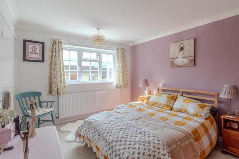 12 Ballantrae Close, Arnold, Nottingham, NG5 8QH