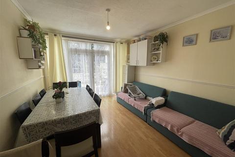 1 Hale Close, Edgware, HA8 9PB