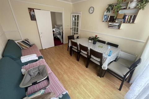 1 Hale Close, Edgware, HA8 9PB