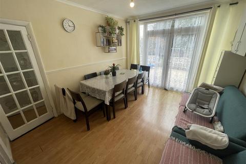 1 Hale Close, Edgware, HA8 9PB
