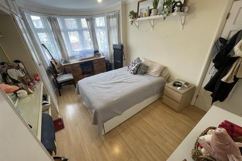 1 Hale Close, Edgware, HA8 9PB