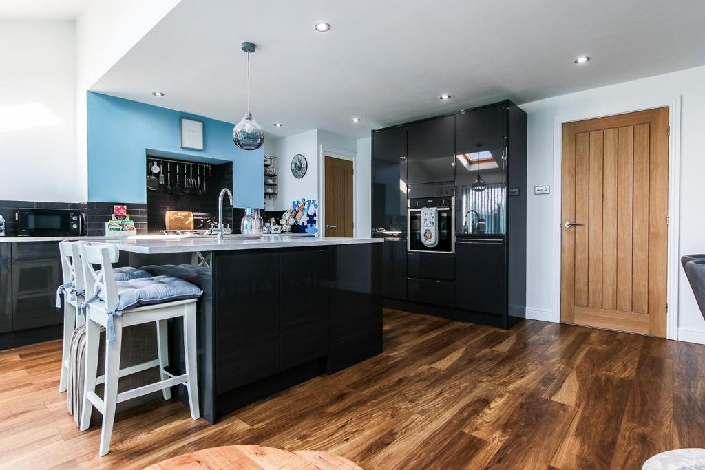 Kitchen/dining/snug