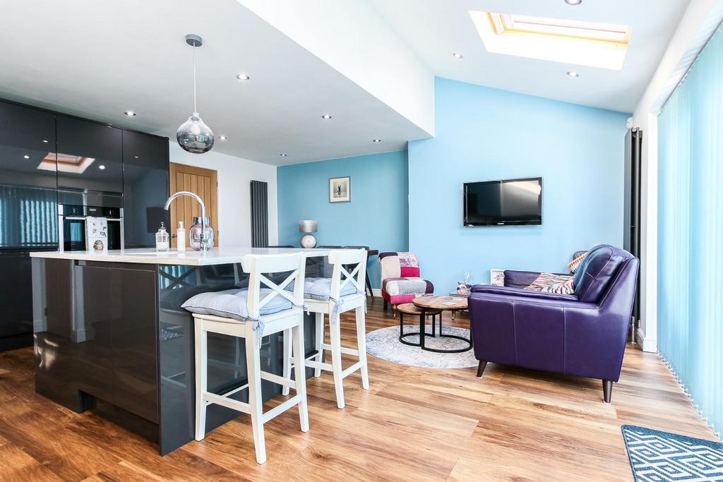 Kitchen/dining/snug