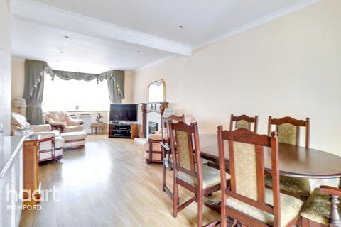 3 bedroom terraced house for sale, Rush Green Road, Romford, RM7 0PT