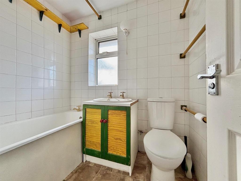 BATH1.jpg