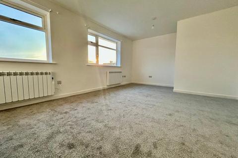 3 bedroom flat to rent, Maple Drive, Beverley, East Riding of Yorkshire, UK, HU17