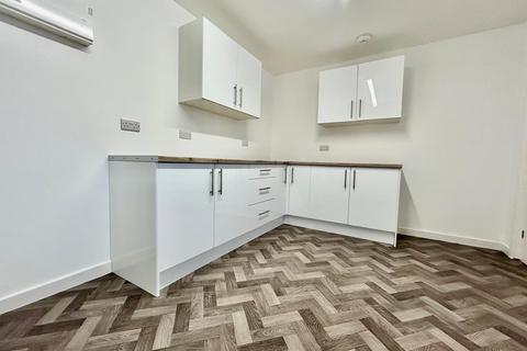 3 bedroom flat to rent, Maple Drive, Beverley, East Riding of Yorkshire, UK, HU17
