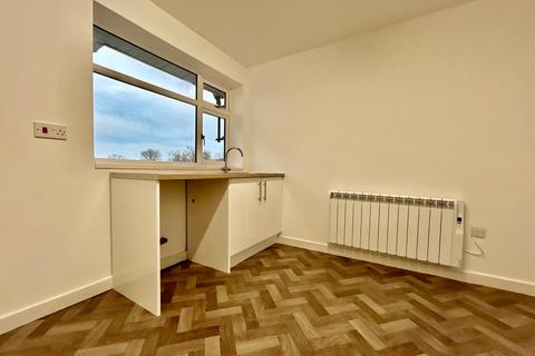 3 bedroom flat to rent, Maple Drive, Beverley, East Riding of Yorkshire, UK, HU17