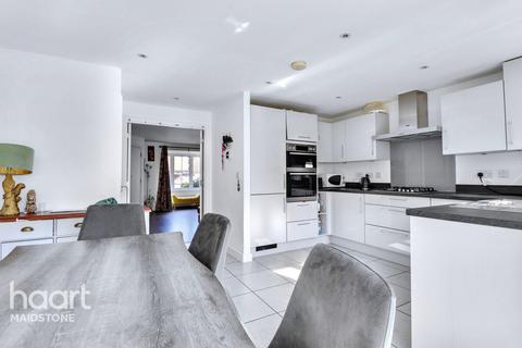 10 Caldecott Road, Allington, Maidstone, ME16 9GD
