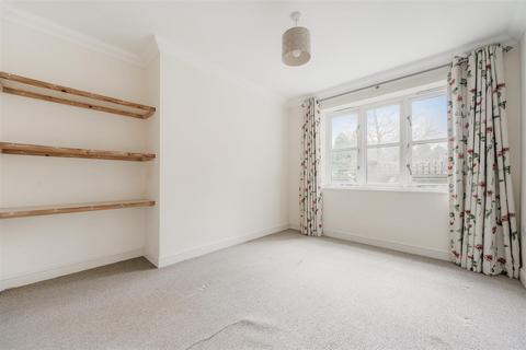 2, Penfold Manor High Street, Haslemere, GU27 2LT