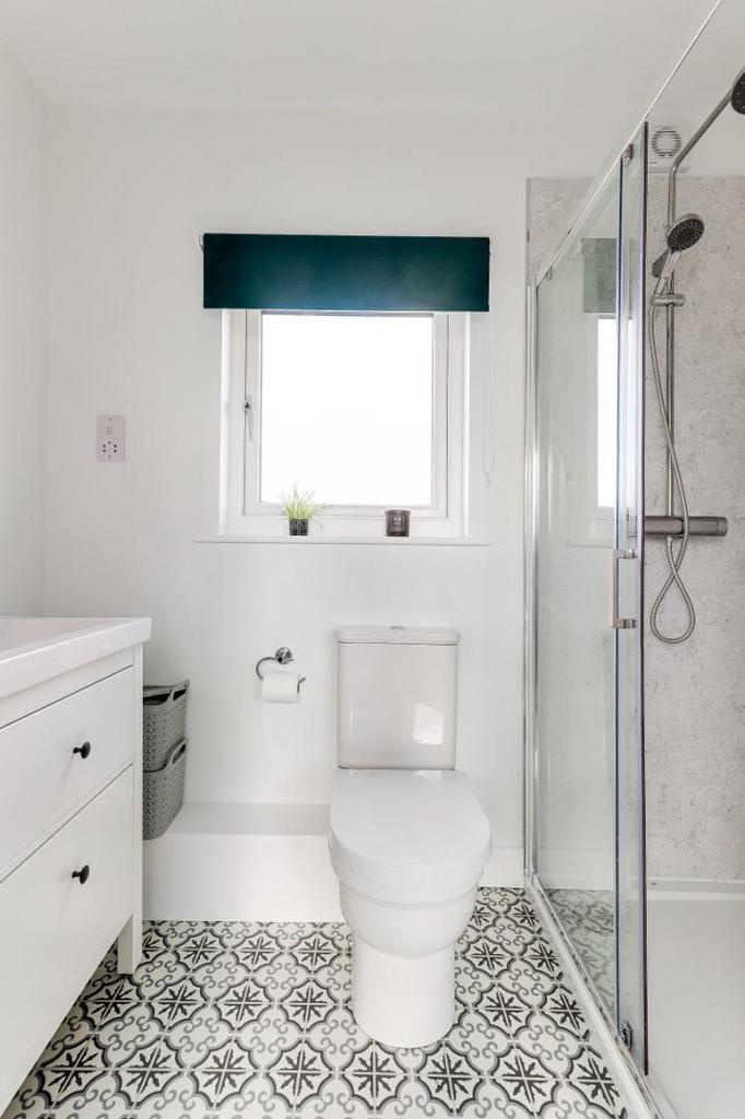 En Suite to Bedroom One.JPG