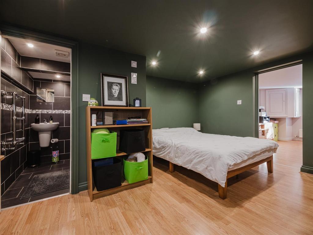 Guest Bedroom 4