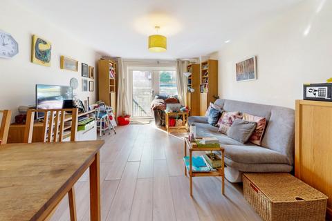 2 bedroom apartment for sale, Grade Close, Elstree, Hertfordshire, WD6