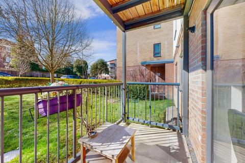 2 bedroom apartment for sale, Grade Close, Elstree, Hertfordshire, WD6