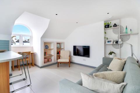 42e Regents Park Road, London, NW1 7SX