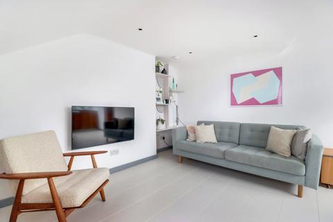 42e Regents Park Road, London, NW1 7SX