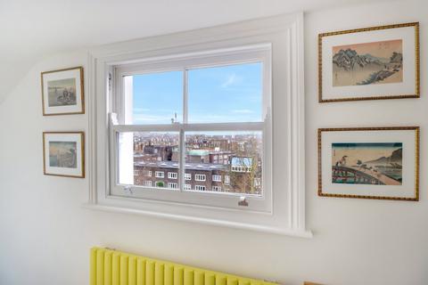 42e Regents Park Road, London, NW1 7SX