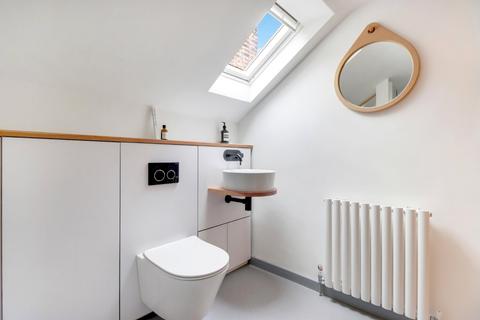 42e Regents Park Road, London, NW1 7SX