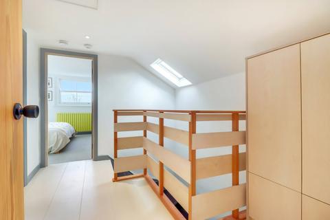 42e Regents Park Road, London, NW1 7SX