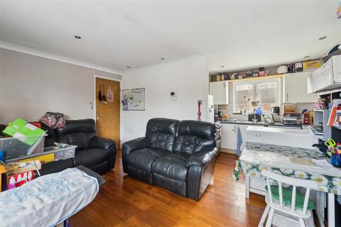 29 Heathcote Way, West Drayton, UB7 7RD