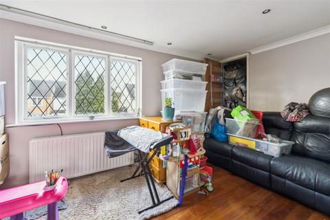 29 Heathcote Way, West Drayton, UB7 7RD