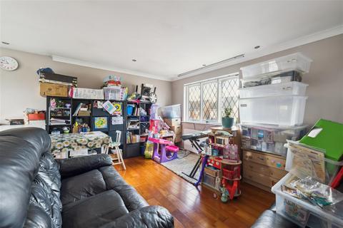 29 Heathcote Way, West Drayton, UB7 7RD