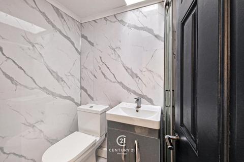 2 bedroom terraced house to rent, Trevelyan Road, Stratford, E15 1SU