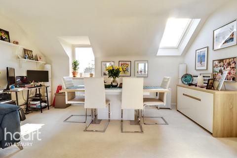 2 bedroom apartment for sale, Bicester Road, Aylesbury