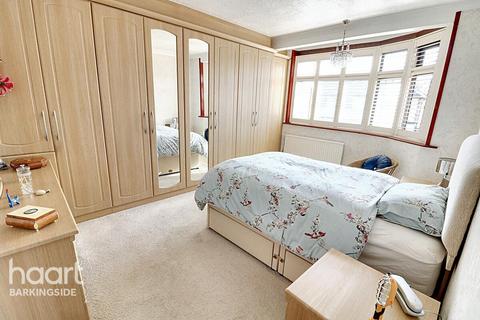 4 bedroom detached house for sale, Chadacre Avenue, Clayhall