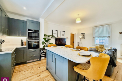 2 bedroom flat for sale, Stamford New Road, Altrincham, Greater Manchester, WA14
